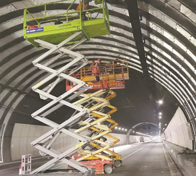 广州使用剪叉式升降平台车完成隧道隐患整治工作