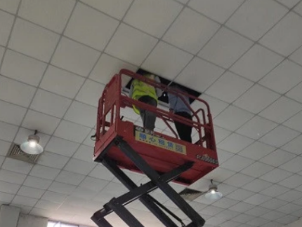 剪叉式升降车确保厂房楼板承重检测顺利进行