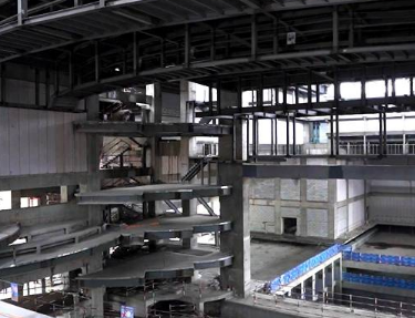 剪刀式升降车参与西安开元剧场项目高空建设