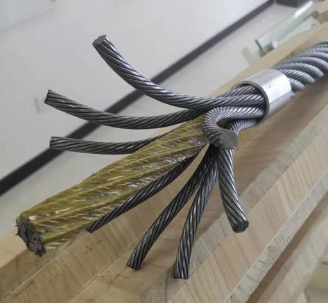 不同材料的绳芯决定着钢丝绳的强度和韧性